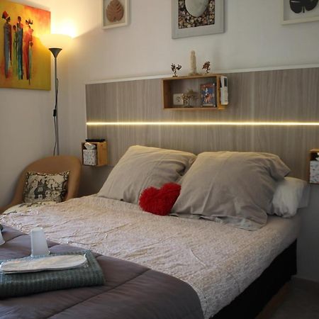 Philippe & Marie, A Louer Petite Chambre Chez L'Habitant Avec Terrasse Dans Villa, Au Pied Du Luberon Cucuron Bagian luar foto