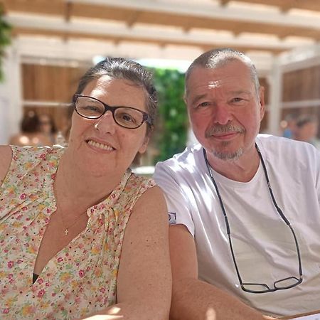Philippe & Marie, A Louer Petite Chambre Chez L'Habitant Avec Terrasse Dans Villa, Au Pied Du Luberon Cucuron Bagian luar foto