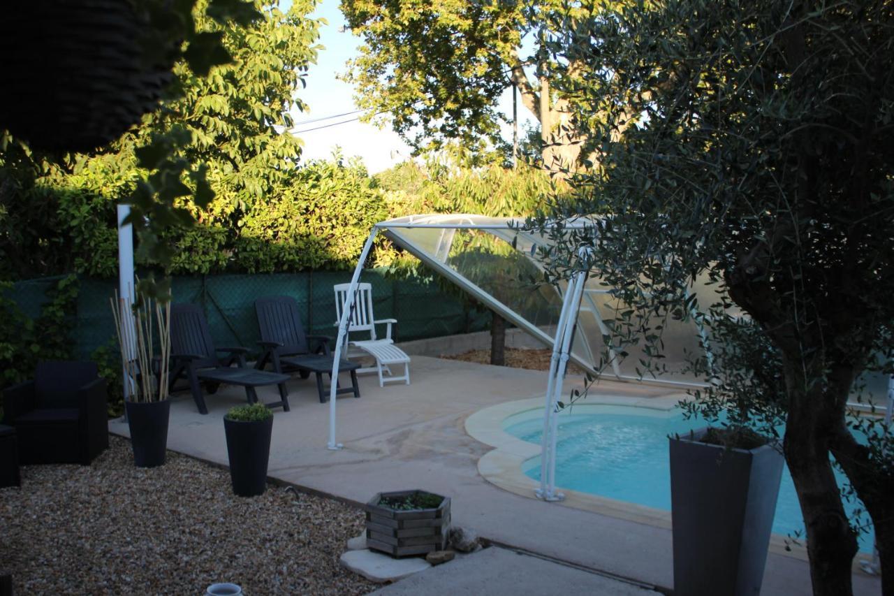 Philippe & Marie, A Louer Petite Chambre Chez L'Habitant Avec Terrasse Dans Villa, Au Pied Du Luberon Cucuron Bagian luar foto