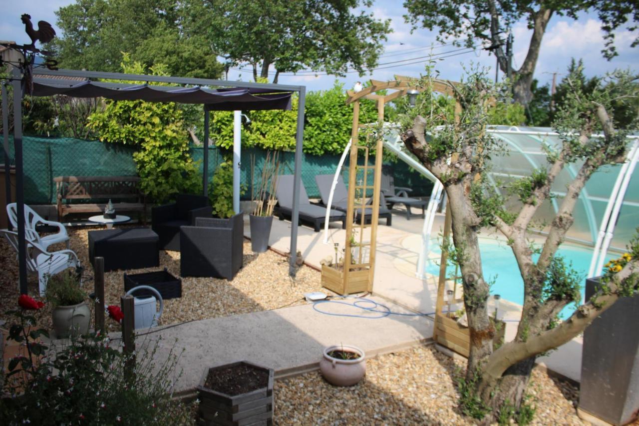 Philippe & Marie, A Louer Petite Chambre Chez L'Habitant Avec Terrasse Dans Villa, Au Pied Du Luberon Cucuron Bagian luar foto