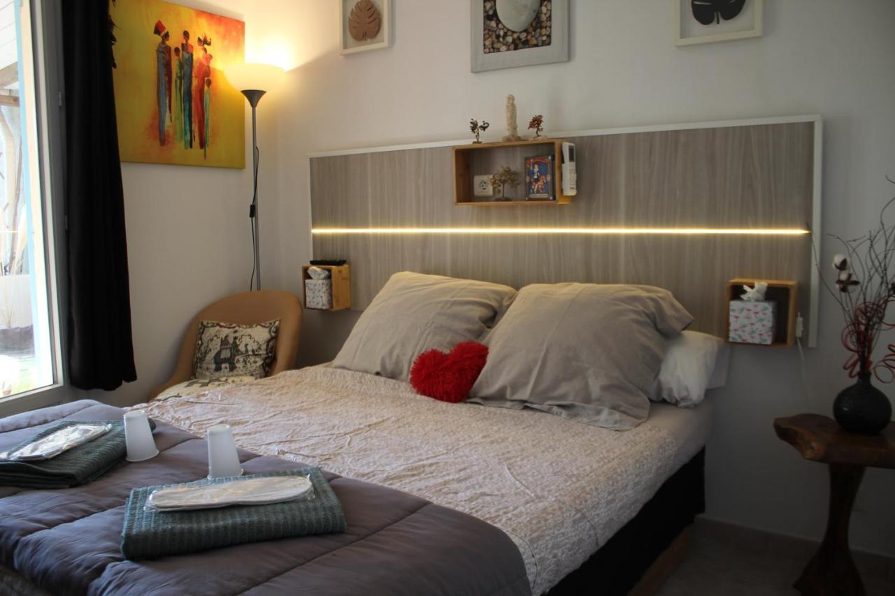 Philippe & Marie, A Louer Petite Chambre Chez L'Habitant Avec Terrasse Dans Villa, Au Pied Du Luberon Cucuron Bagian luar foto